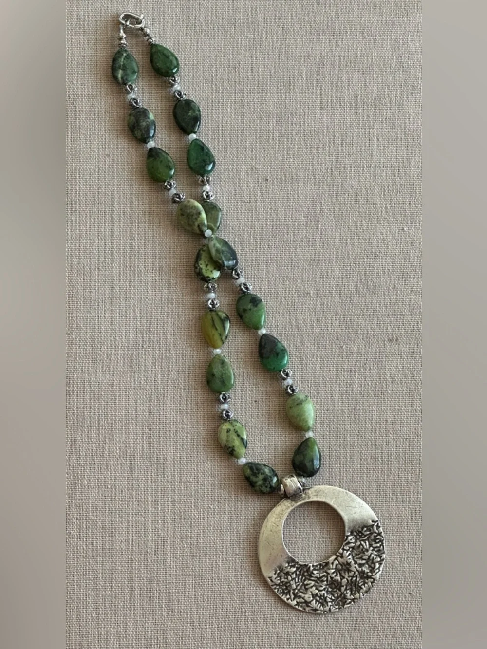 22 inch Beautiful Canadian Jade bead necklace NWOT - Picture 2 of 14
